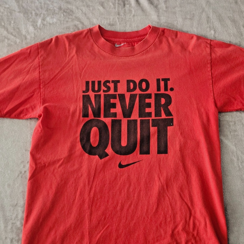 JUST DO IT RED NIKE T‎ SHIRT WITH BLACK SWOOSH Boys M REGULAR FIT NEVER QUIT - Picture 2 of 6